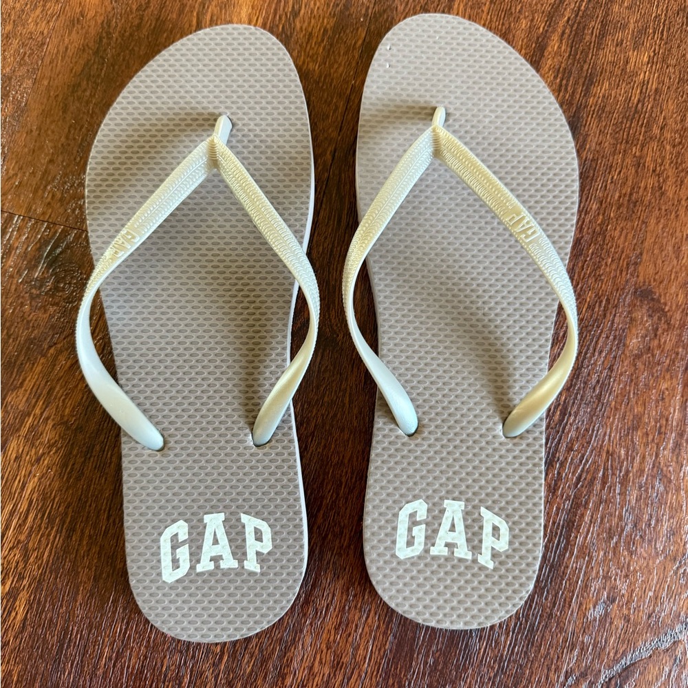 GAP Tan Flip Flop Sandals
